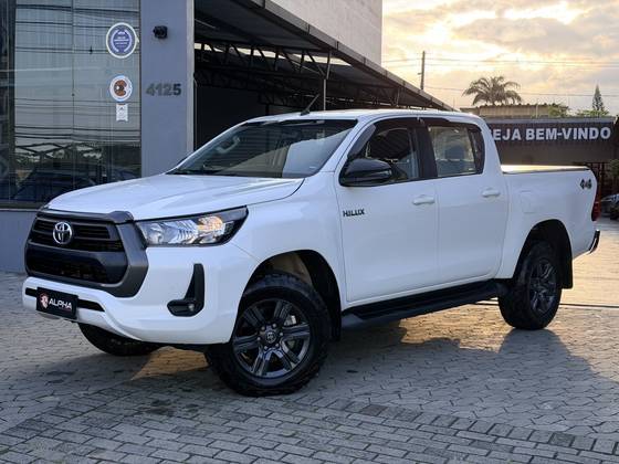 TOYOTA HILUX 2.8 D-4D TURBO DIESEL CD SR 4X4 AUTOMÁTICO